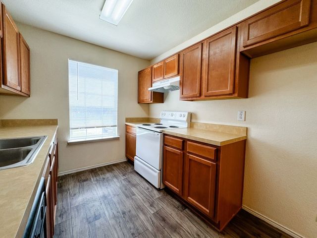 10716 Wild Oak Drive, Fort Worth, TX 76140