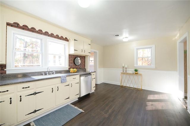 119 Edith LN, Yorktown, VA 23692