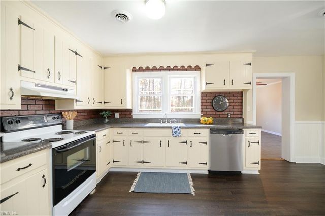 119 Edith LN, Yorktown, VA 23692