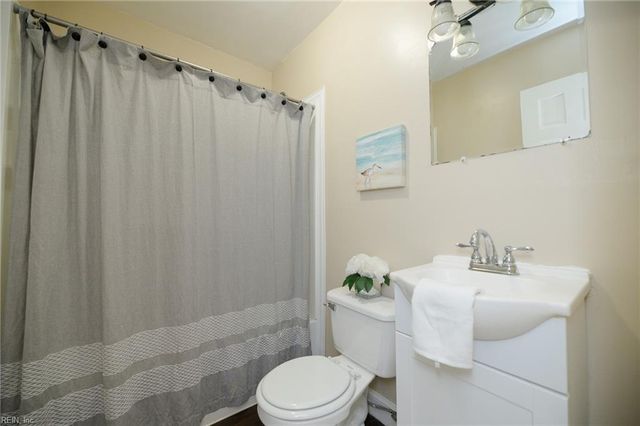 119 Edith LN, Yorktown, VA 23692