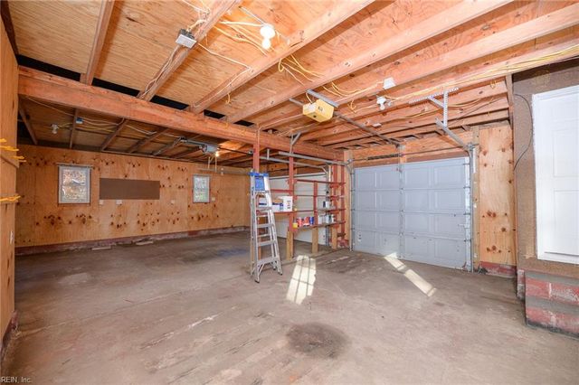 119 Edith LN, Yorktown, VA 23692