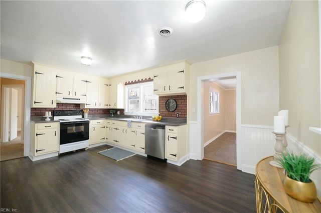 119 Edith LN, Yorktown, VA 23692