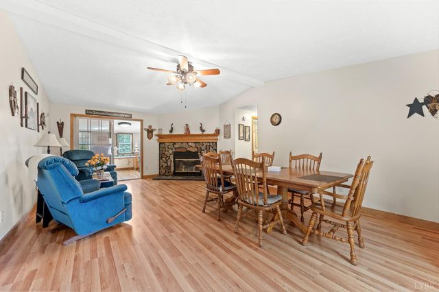 2184 Magnolia Dr, Bedford, VA 24523