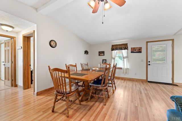 2184 Magnolia Dr, Bedford, VA 24523