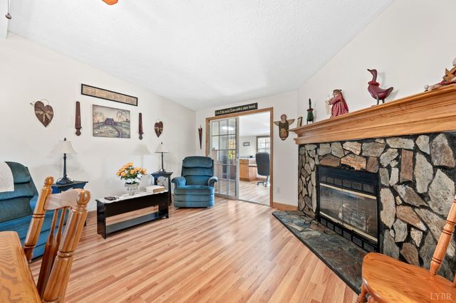 2184 Magnolia Dr, Bedford, VA 24523