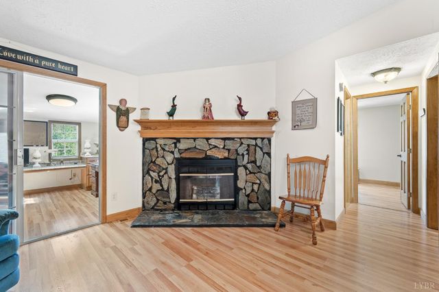 2184 Magnolia Dr, Bedford, VA 24523