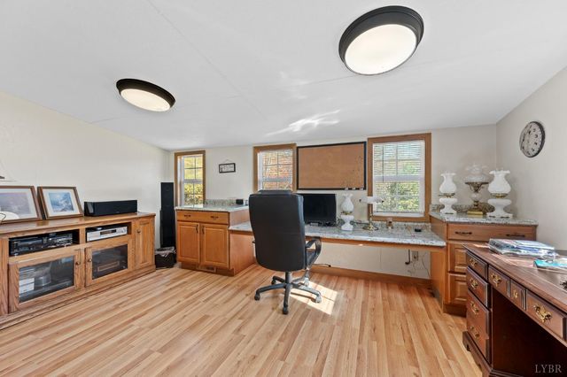 2184 Magnolia Dr, Bedford, VA 24523