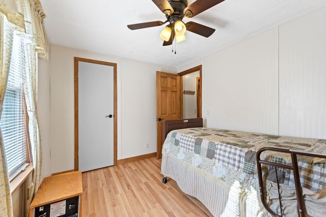 2184 Magnolia Dr, Bedford, VA 24523