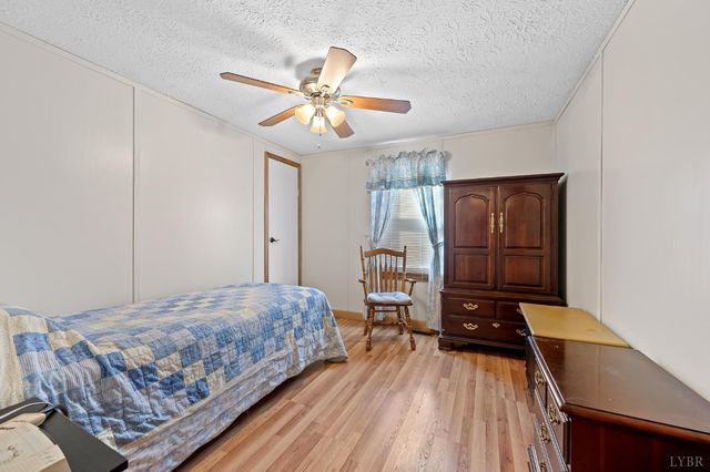 2184 Magnolia Dr, Bedford, VA 24523