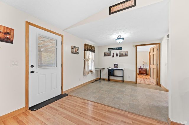 2184 Magnolia Dr, Bedford, VA 24523