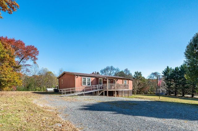 2184 Magnolia Dr, Bedford, VA 24523