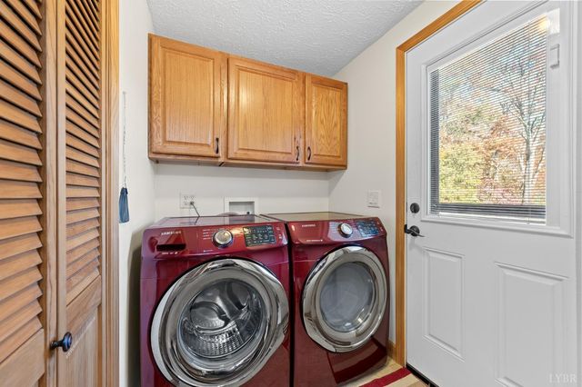 2184 Magnolia Dr, Bedford, VA 24523