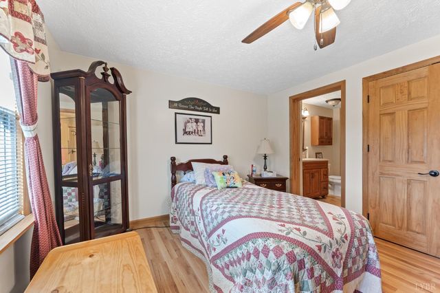 2184 Magnolia Dr, Bedford, VA 24523