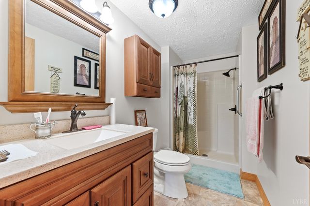 2184 Magnolia Dr, Bedford, VA 24523