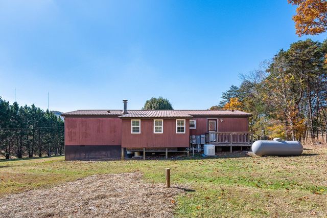 2184 Magnolia Dr, Bedford, VA 24523