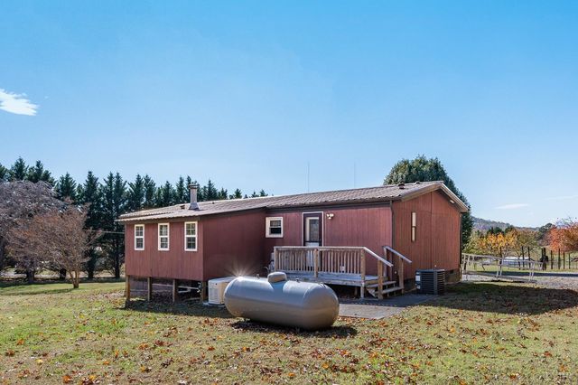 2184 Magnolia Dr, Bedford, VA 24523