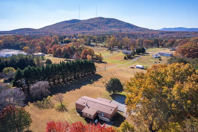 2184 Magnolia Dr, Bedford, VA 24523