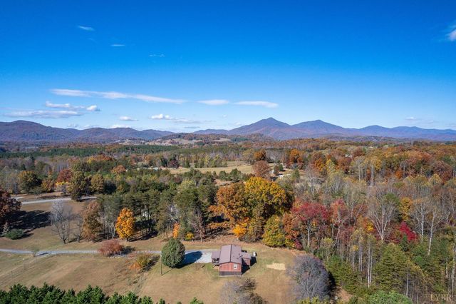 2184 Magnolia Dr, Bedford, VA 24523