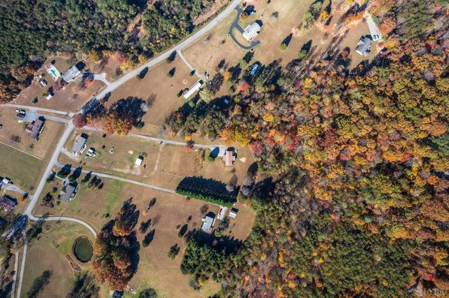 2184 Magnolia Dr, Bedford, VA 24523