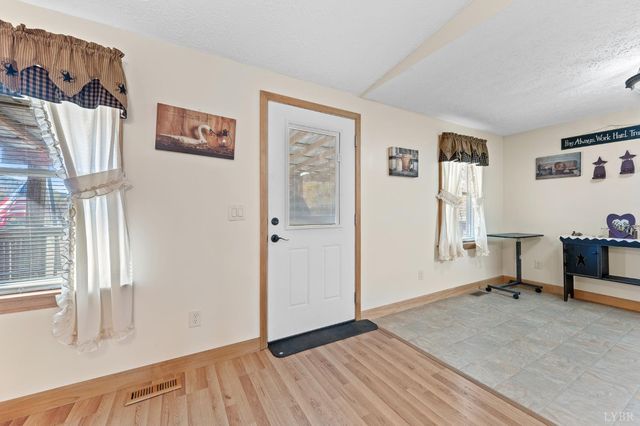 2184 Magnolia Dr, Bedford, VA 24523