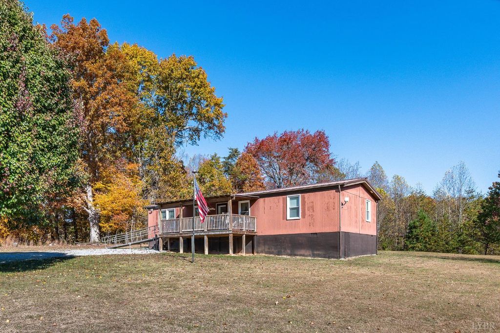 2184 Magnolia Dr, Bedford, VA 24523