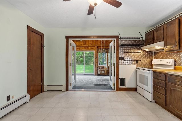 688 Whitney St, Gardner, MA 01440