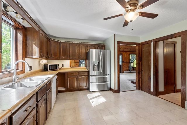 688 Whitney St, Gardner, MA 01440