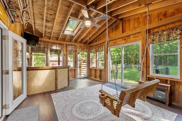 688 Whitney St, Gardner, MA 01440