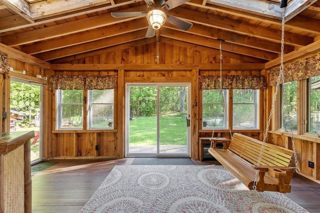 688 Whitney St, Gardner, MA 01440
