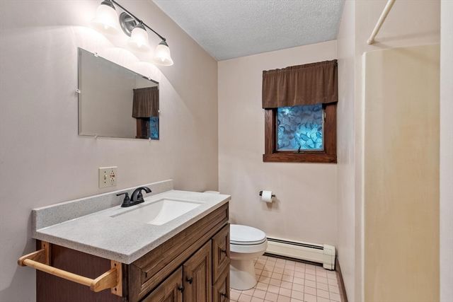 688 Whitney St, Gardner, MA 01440