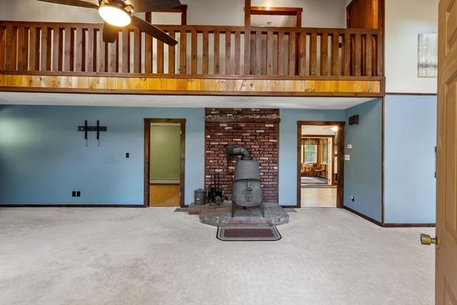 688 Whitney St, Gardner, MA 01440