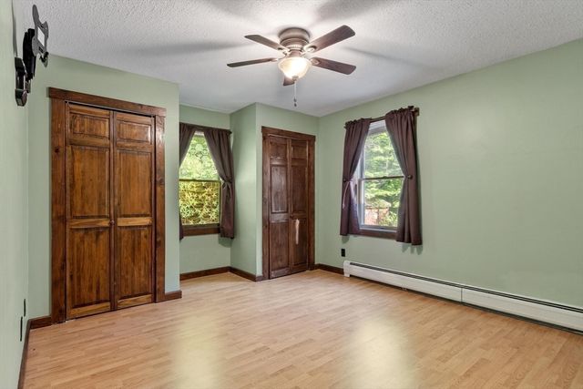 688 Whitney St, Gardner, MA 01440