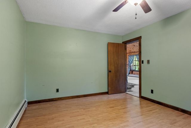 688 Whitney St, Gardner, MA 01440
