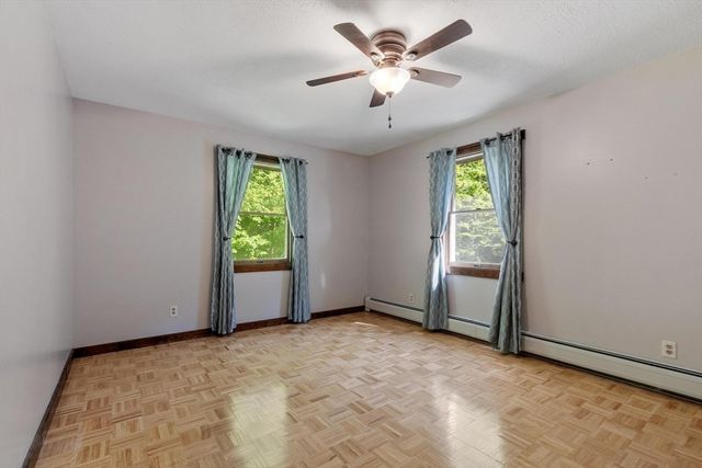 688 Whitney St, Gardner, MA 01440