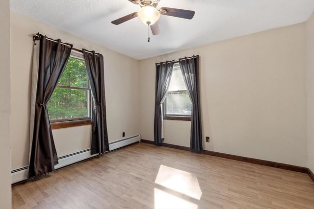 688 Whitney St, Gardner, MA 01440