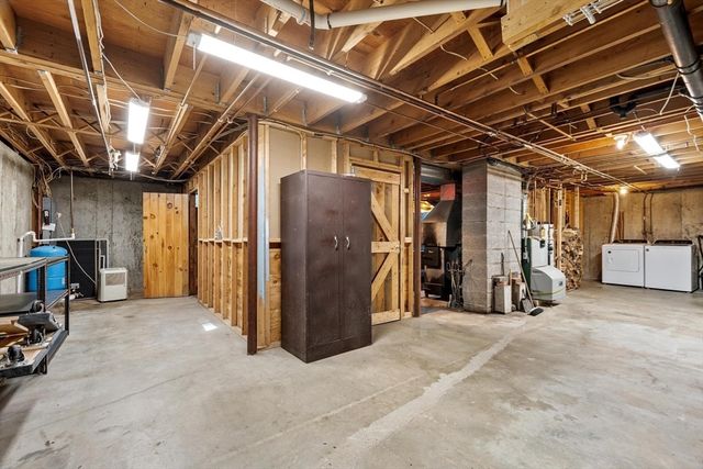 688 Whitney St, Gardner, MA 01440