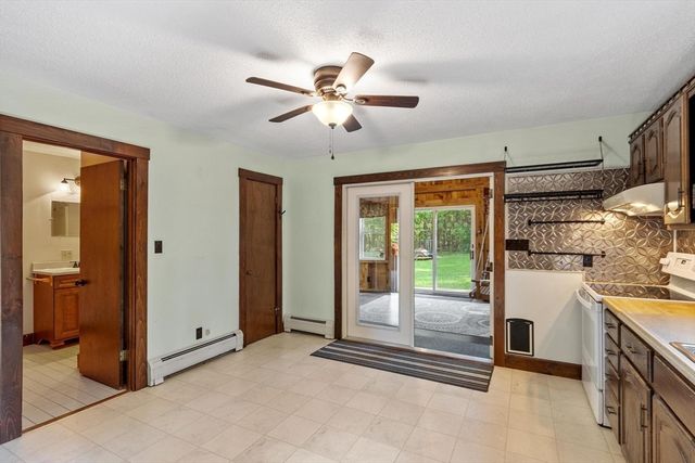 688 Whitney St, Gardner, MA 01440