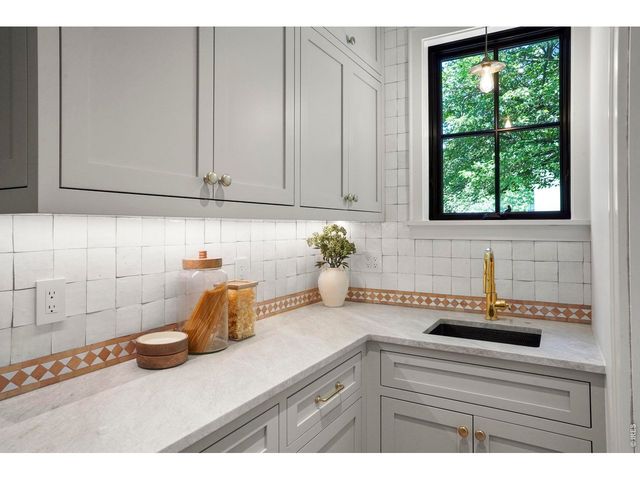 888 S Franklin St, Denver, CO 80209