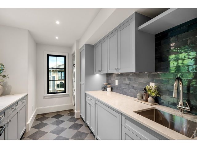 888 S Franklin St, Denver, CO 80209