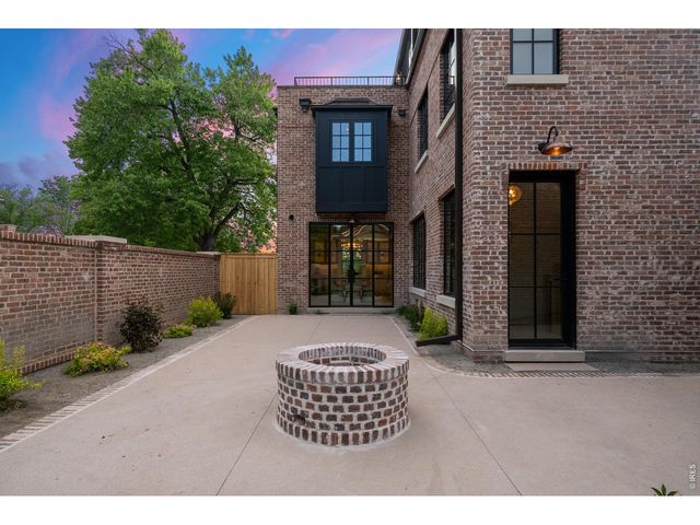 888 S Franklin St, Denver, CO 80209