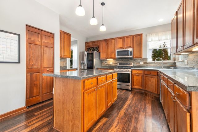 11423 Glenbrook Circle, Plainfield, IL 60585