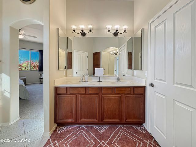 10835 S Heart Break Ridge Place, Vail, AZ 85641