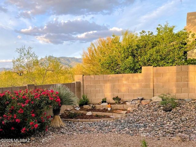 10835 S Heart Break Ridge Place, Vail, AZ 85641