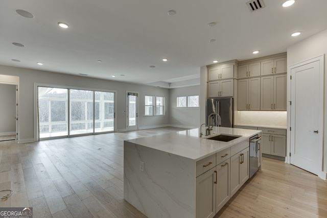 7032 Cottage Grove Drive, Flowery Branch, GA 30542