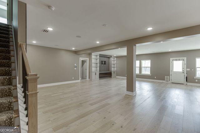 7032 Cottage Grove Drive, Flowery Branch, GA 30542