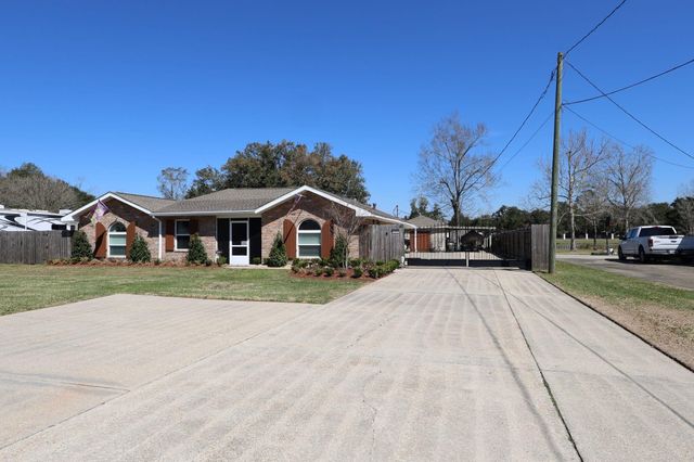 4009 Country Dr, Bourg, LA 70343