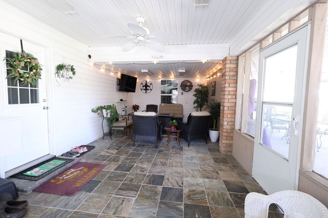 4009 Country Dr, Bourg, LA 70343