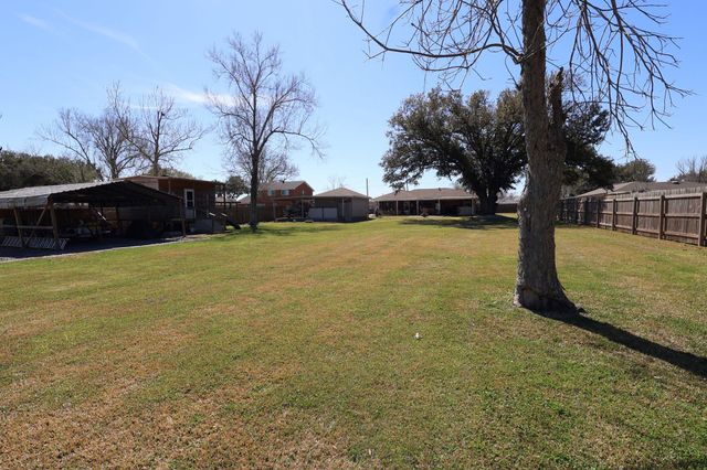 4009 Country Dr, Bourg, LA 70343