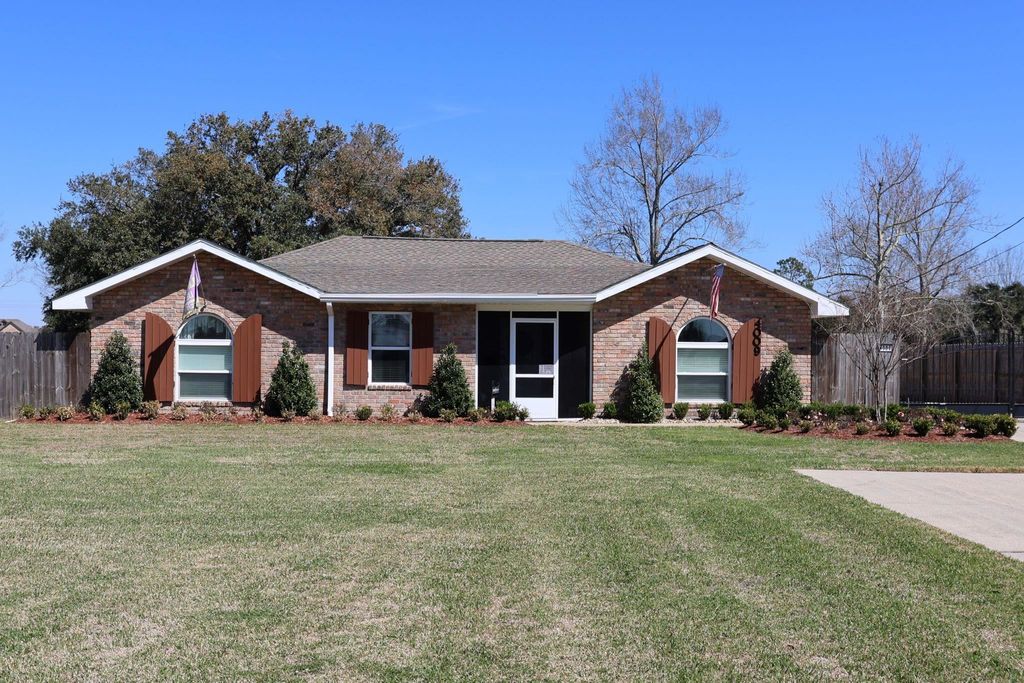 4009 Country Dr, Bourg, LA 70343
