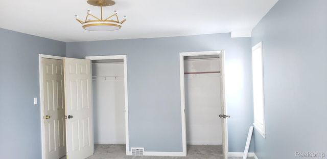 8710 W DAVISON, Detroit, MI 48238